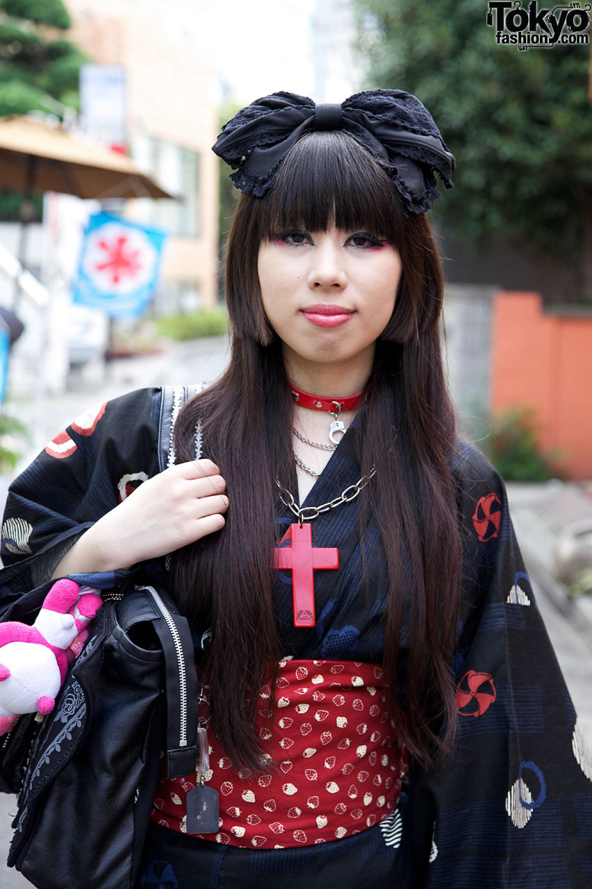 Harajuku Girl’s Yukata, Strawberry Obi, Hair Bow & Gothic Accessories ...