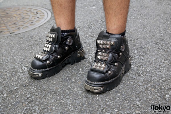 Japanese Girl’s Forever 21 Chain Belt vs. Guy’s Studded Hat & Sneakers ...