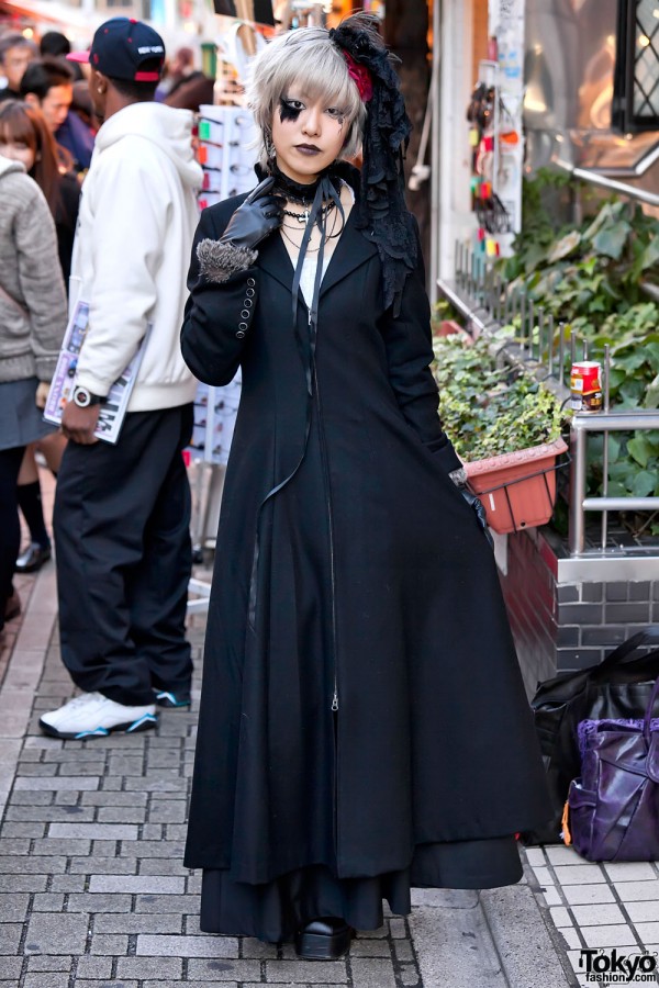 Gothic Japanese Girl w/ Feather Eyelash on Takeshita Dori in Harajuku