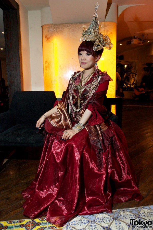 Grimoire Tokyo Christmas Party Pictures – A Fairy Tale Holiday For Vintage Fashion Lovers