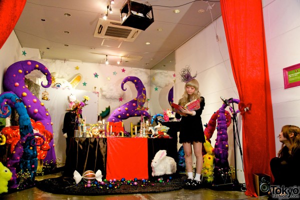 “Table of Dreams” Christmas Exhibition Featuring Kyary Pamyu Pamyu – Pictures & Video