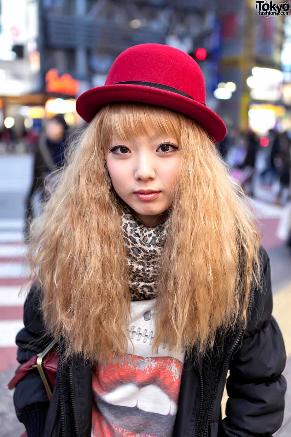 Blonde Shibuya Girl w/ Red Hat, Red Boots & Acid Wash Skinny Jeans ...