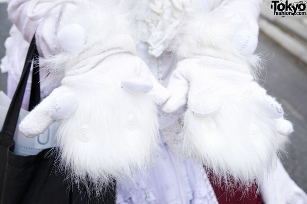 Fur-trimmed mittens in Harajuku