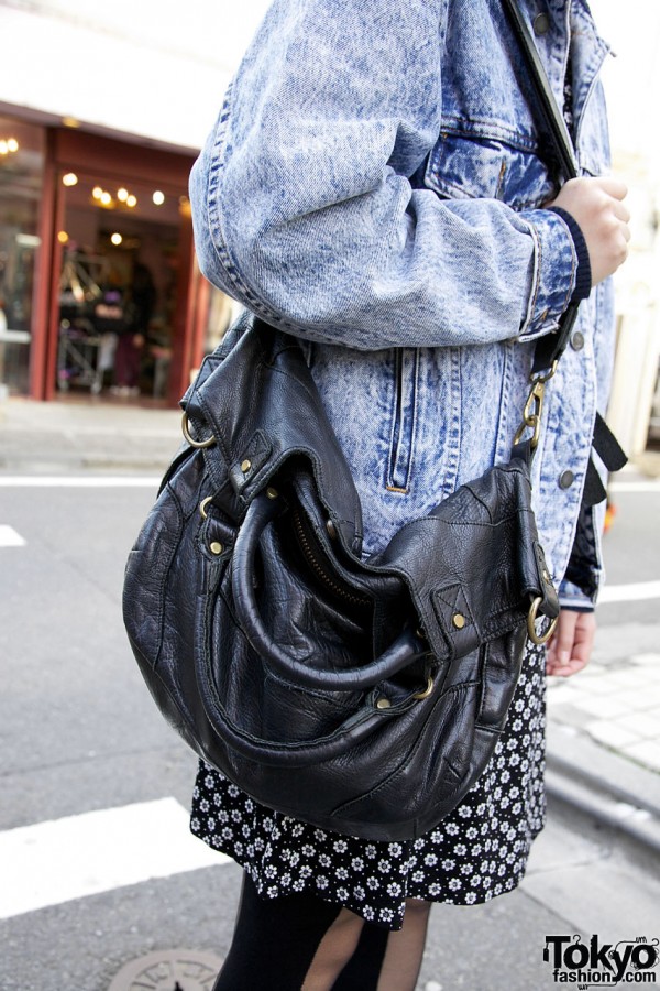 Black leather shoulder bag in Harajuku