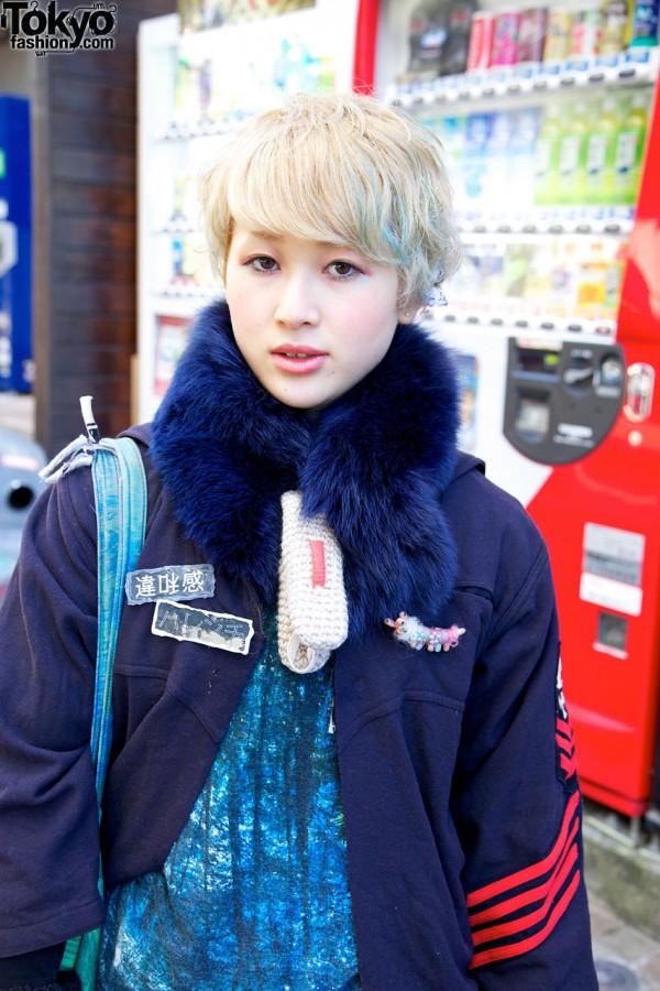 Blue fur collar & sailor top in Harajuku