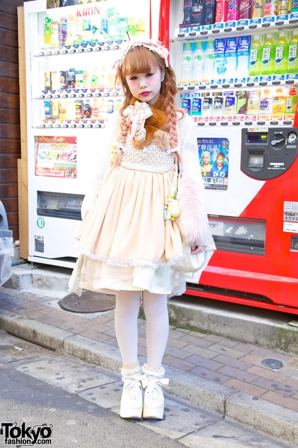 Manapyon in Harajuku w/ MXE Apron, Katyusha, Pink Braids & Hello Kitty