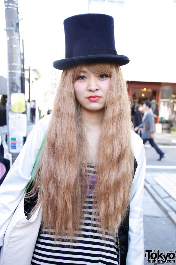 Long blonde hair & top hat in Harajuku