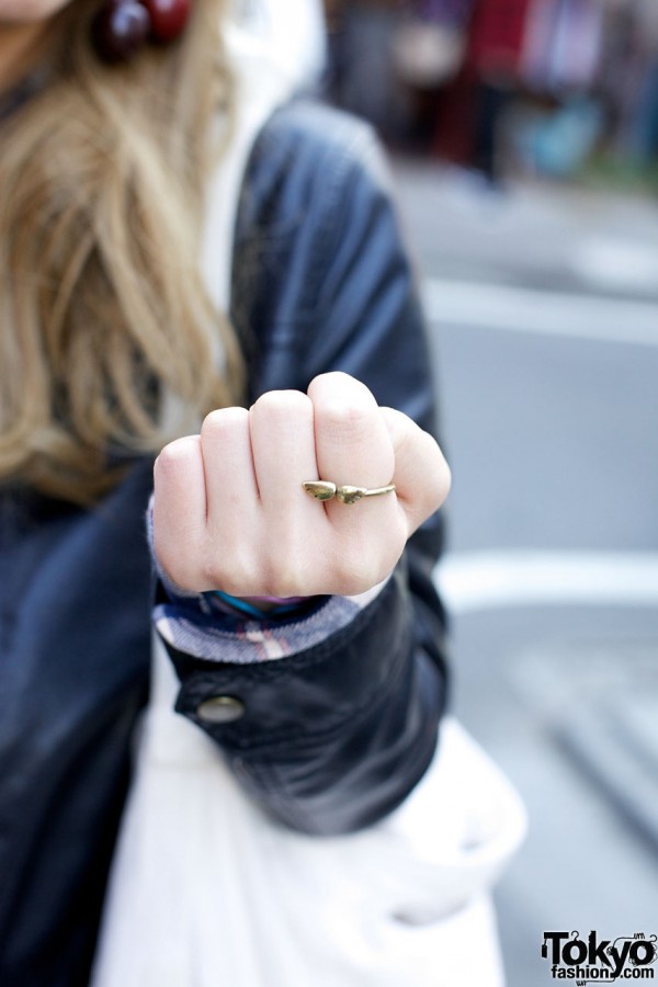 Small gold ring in Harajuku