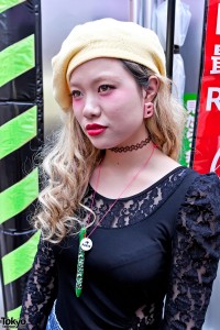 Mikki in Harajuku w/ Acid Wash Shorts, Beret & Tokyo Bopper – Tokyo Fashion