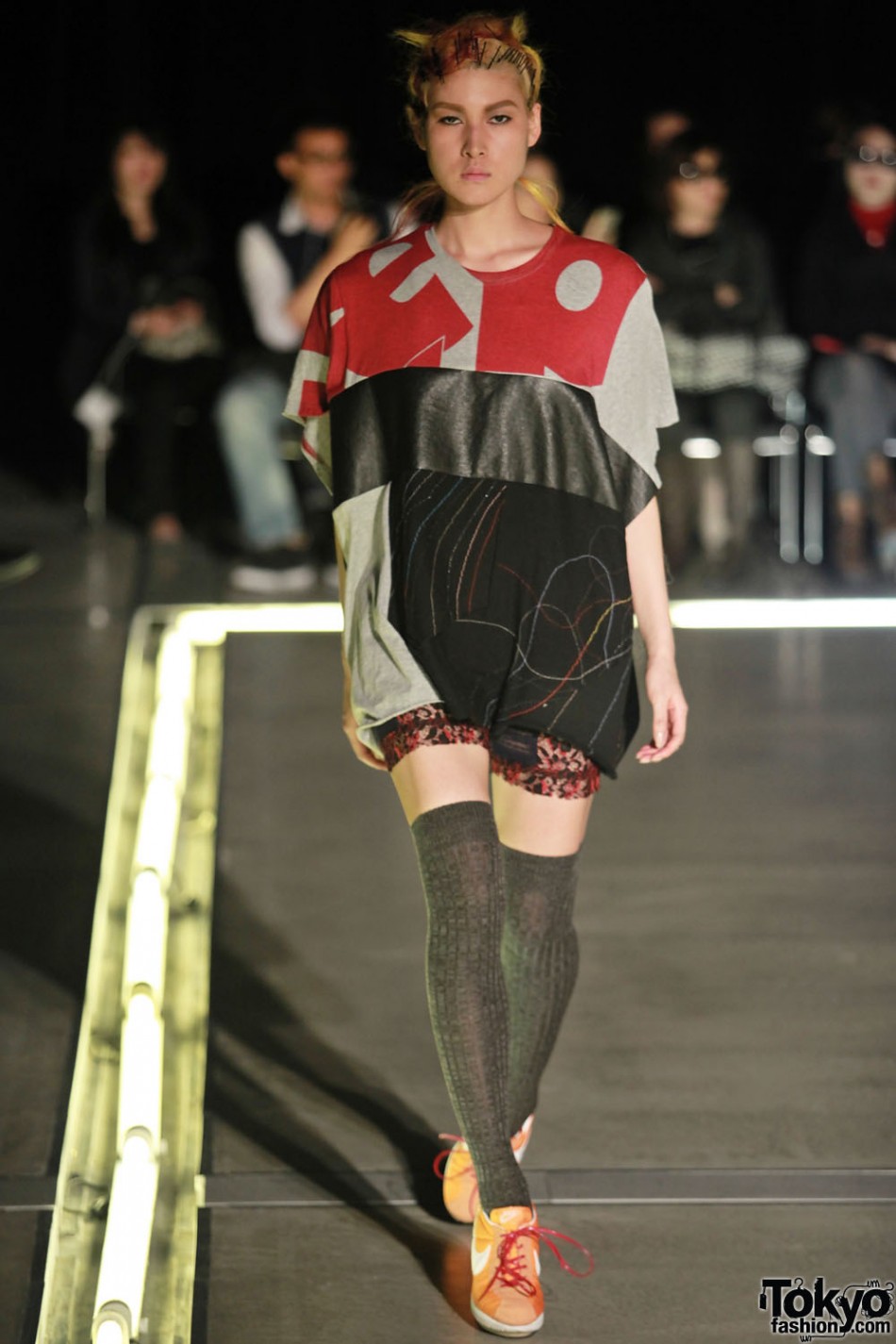 Nozomi Ishiguro tambourine 2012-13 A/W – Tokyo Fashion