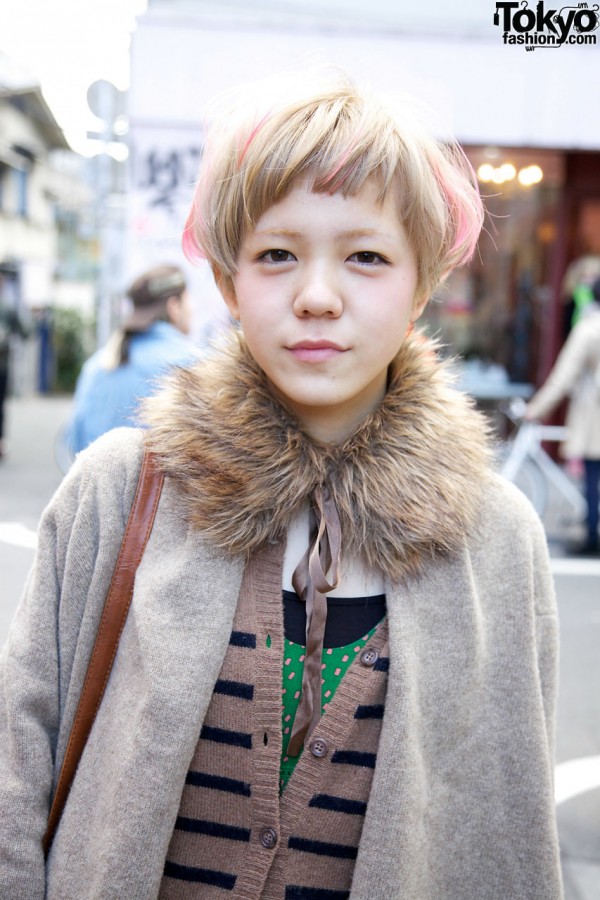 Girl's fur collar in Harajuku