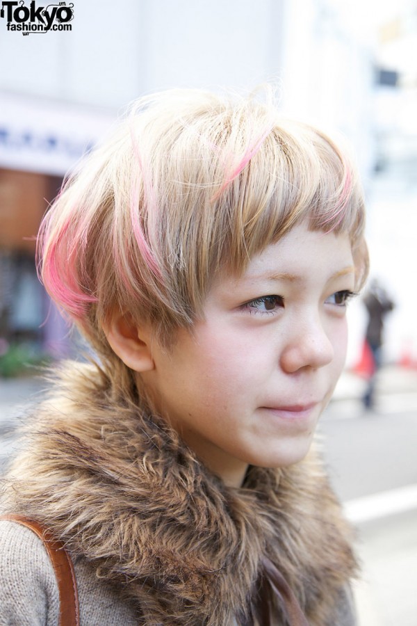 Blonde hair w/ pink streaks in Harajuku