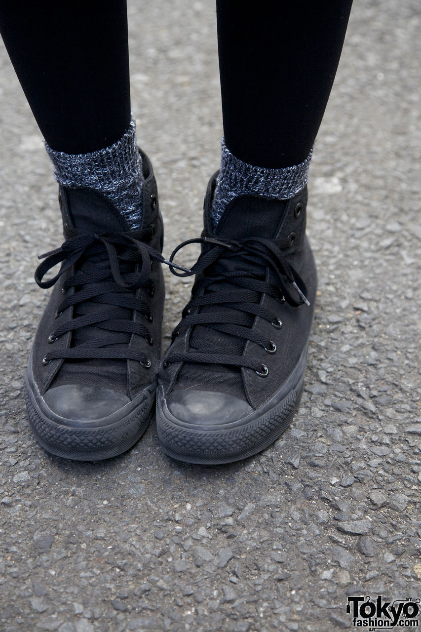 Black tights & black Converse sneakers – Tokyo Fashion