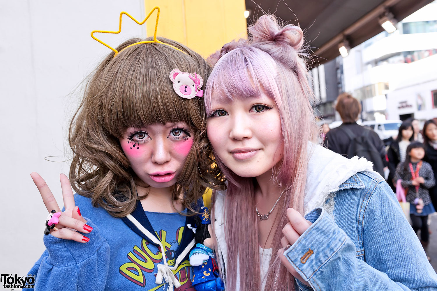 Harajuku Girls w/ Tulle Skirt, Colorful Makeup, Minnie & SpongeBob ...