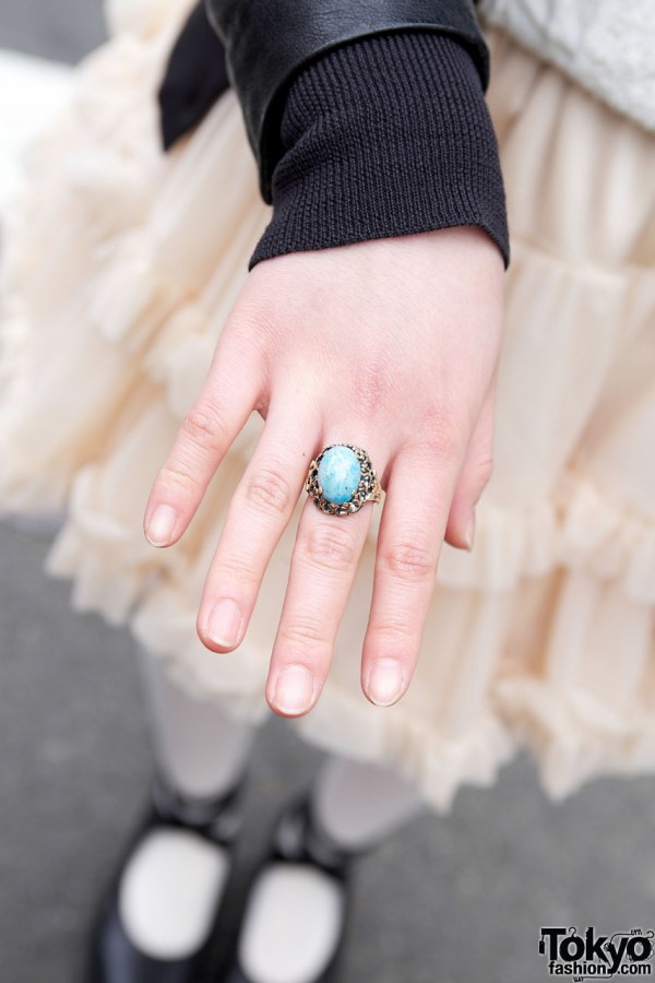 Vintage-style ring in Harajuku