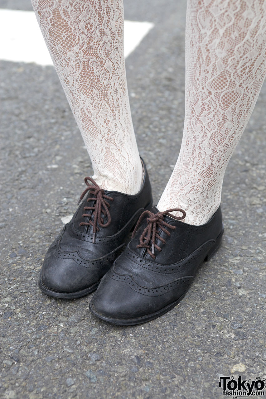 Earth shoes w/ white lace tights – Tokyo Fashion