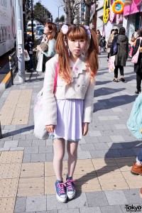 Cute Twintail Hairstyle & Hello Kitty-laced Platform Converse in ...