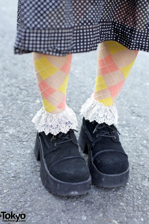 Pink Hair, Argyle Tights & Cute Candy Stripper Cat Bag in Harajuku ...