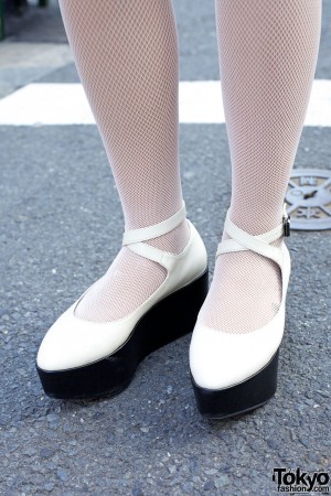 Mayupu’s Cutoff Shorts & Emoda Platform Shoes in Harajuku – Tokyo Fashion