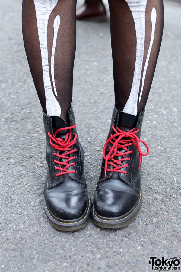Dr. Martens boots w/ read laces & bone tights