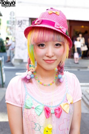 Kumamiki w/ Rainbow Hair, Bows & Cute Party Baby Shrimp in Harajuku ...