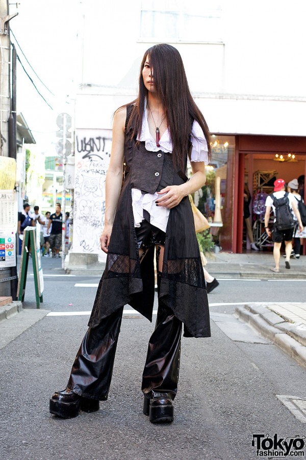 Malice Mizer Fan Wearing Gothic h.Naoto Fashion in Harajuku