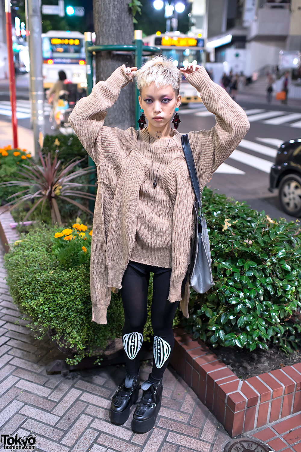 Hirari Ikeda w/ Blonde Hair, Vive Vagina & Dog Harajuku Sweater