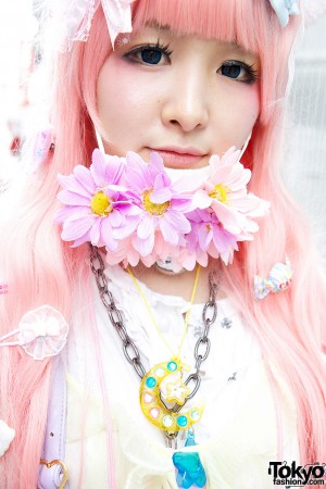 Cat Ears, Pink Hair, Flowers, Hello Kitty & Angelic Pretty in Harajuku ...