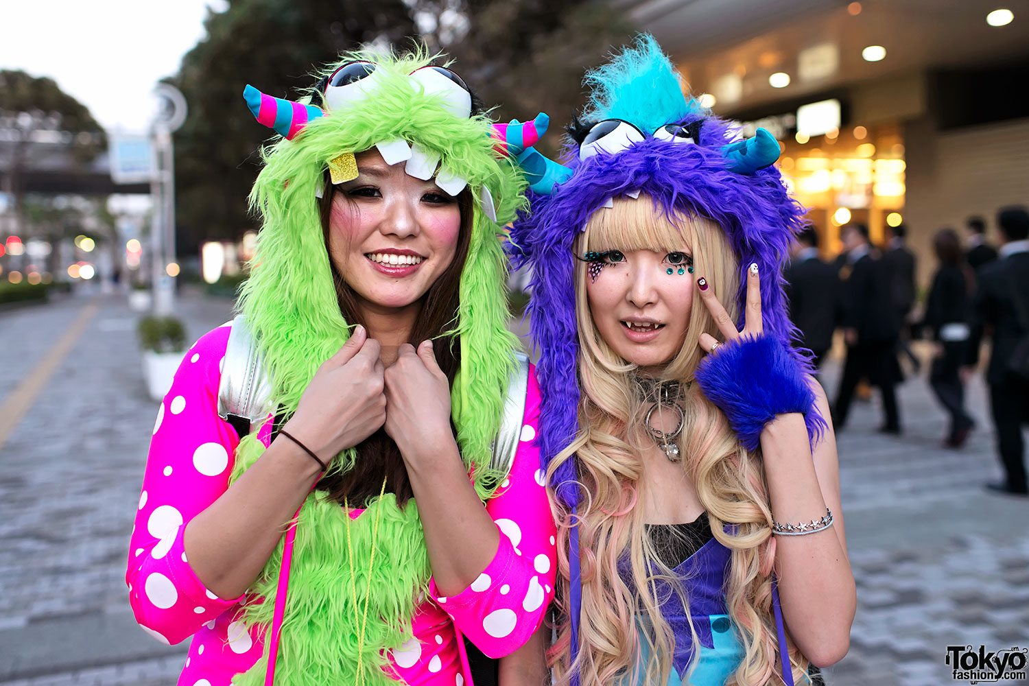 VAMPS Halloween Party in Tokyo - Fan Fashion & Costume Snaps