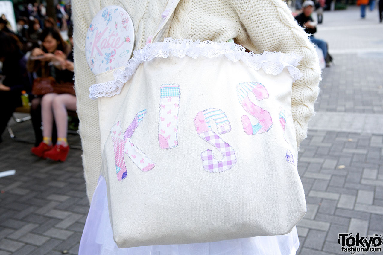 Tokyo Fashion Students in White w/ Kawaii Pastel Accents – Tokyo Fashion