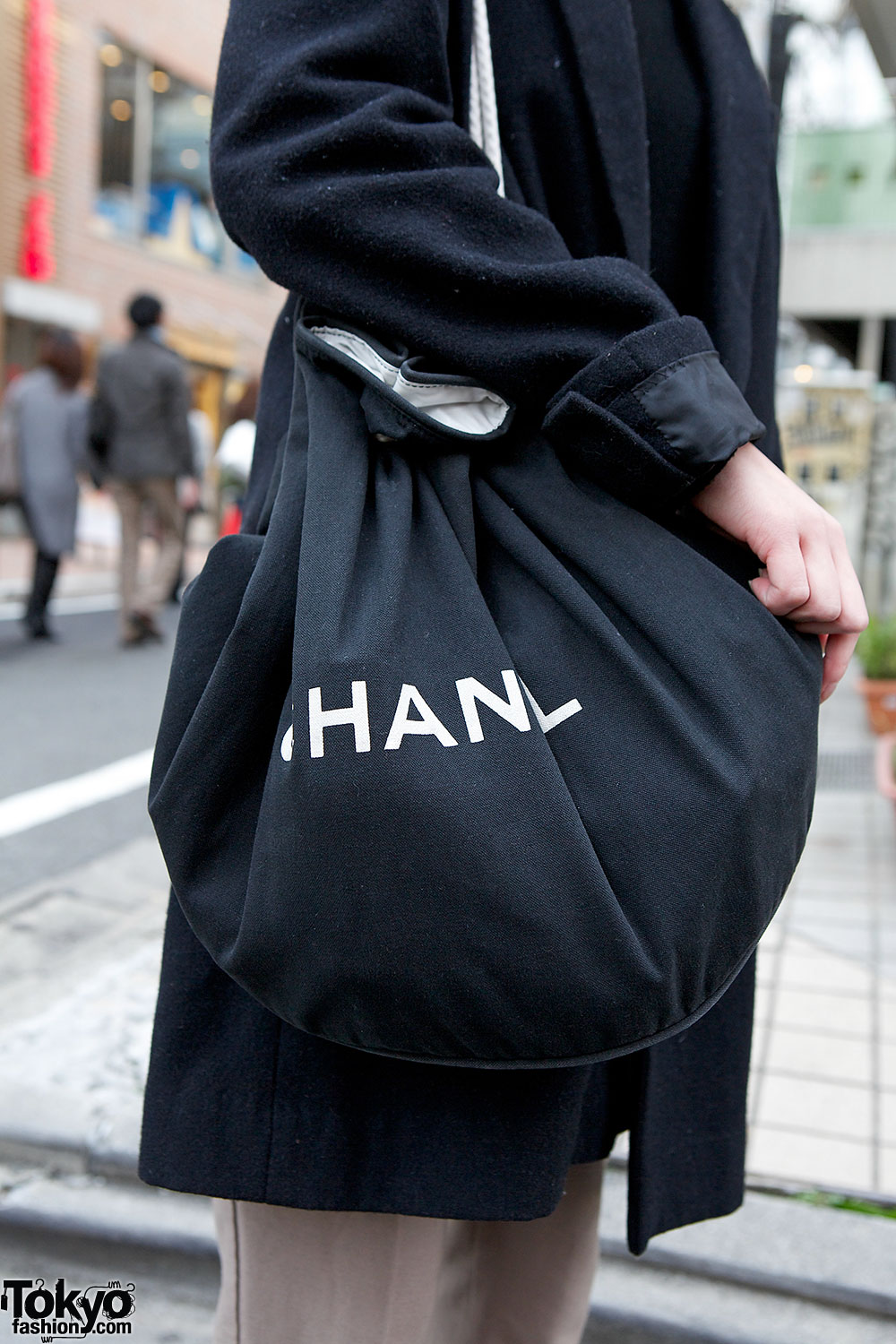 Resale Fashion in Harajuku w/ Chanel Bag & Patent Oxfords – Tokyo Fashion