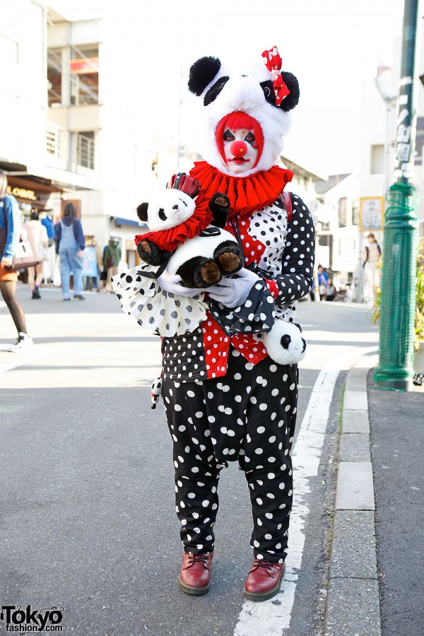 Pierrot-Panda Shironuri on The Street in Harajuku