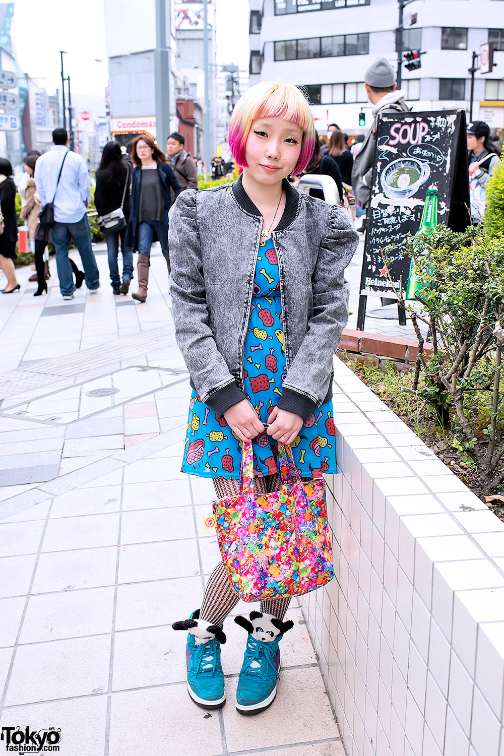 Green Bangs Hairstyle, Sheer Skirt, Graphic Tights & Hello Kitty in Koenji  – Tokyo Fashion