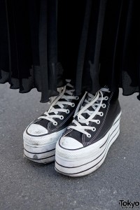 Platform Converse sneakers & pleated skirt