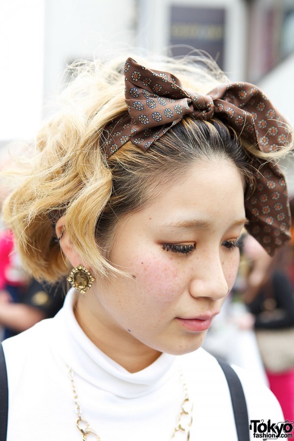 Head scarf with bow