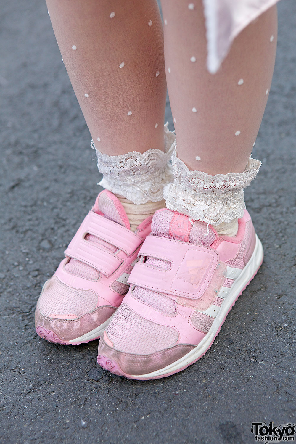 cute pink nike shoes