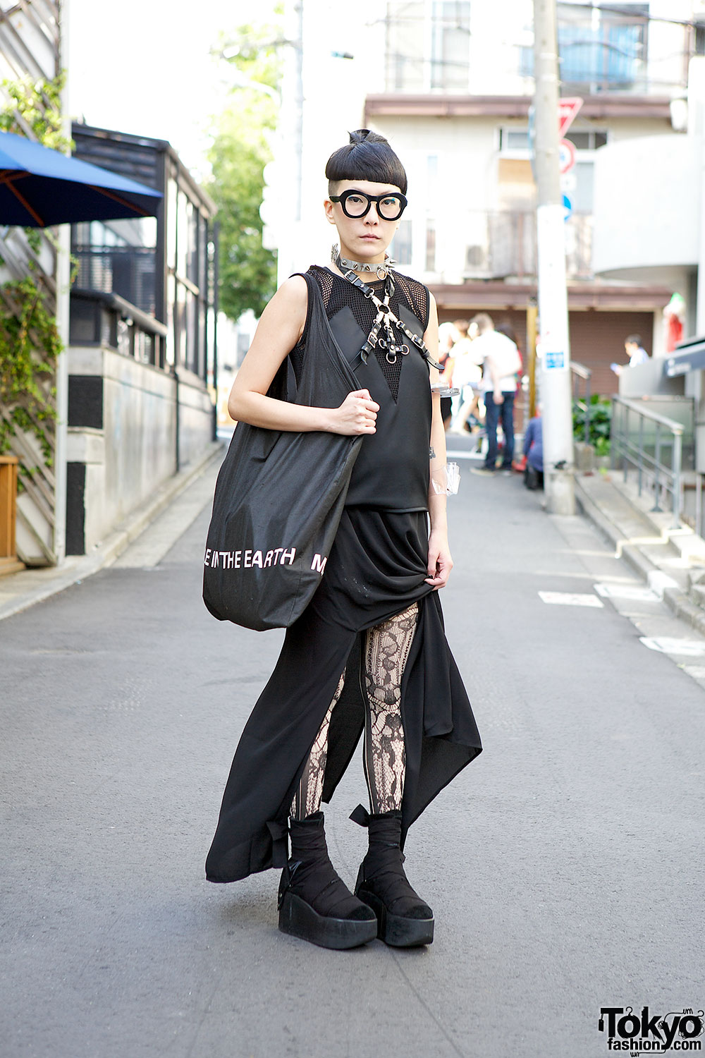 Edgy Monochrome Street Fashion w/ re:shop & Tokyo Bopper in Harajuku