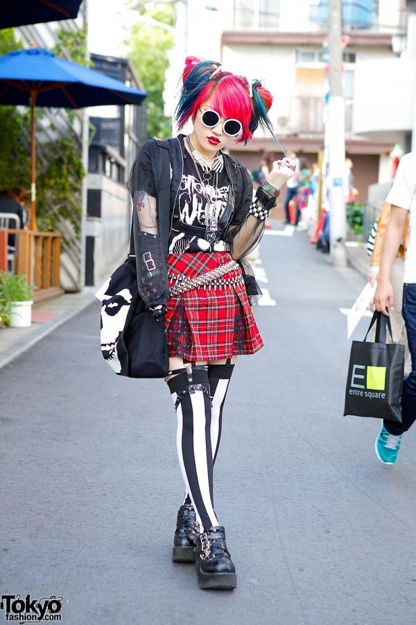 Heart Panic Guitarist in Harajuku w/ Pink-Blue Hair, Plaid, Stripes & Motionless in White