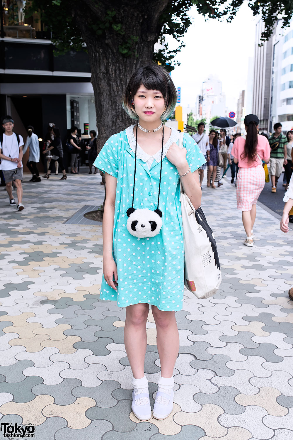 Green-tipped Bob Hairstyle, Panda Purse & Polka Dots in Harajuku