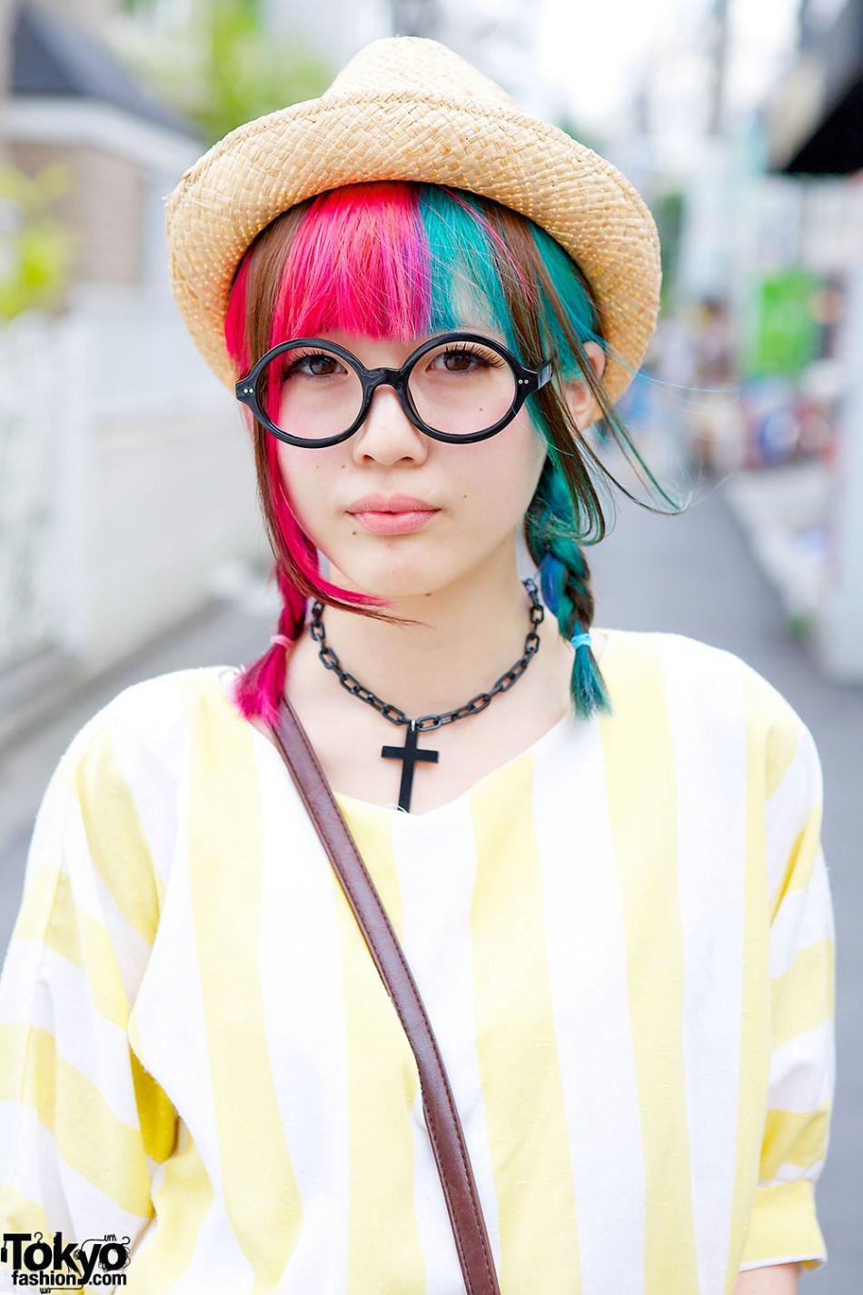 Pink-Blue Twin Braids w/ Round Glasses & Straw Hat in Harajuku – Tokyo ...