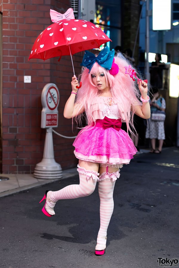 Harajuku Girl Vivi in Hot Pink Fashion