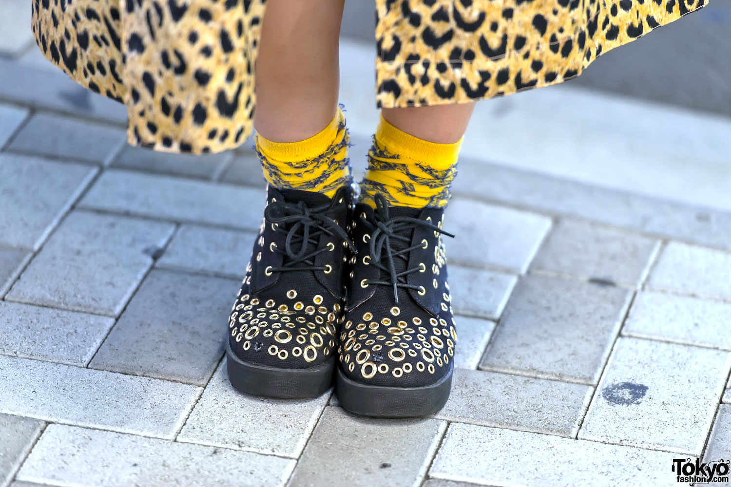 Shibuya Girl's Leopard Coat, Jeweled Nails & LV Bag – Tokyo Fashion