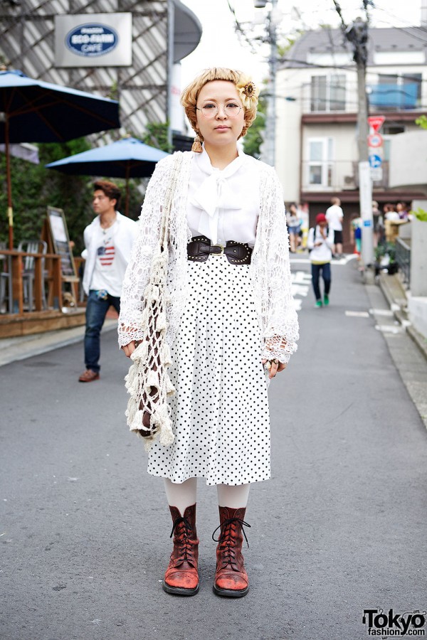 San-biki no Koneko Fashion w/ Short Bangs, Tassel Earring & Crochet Bag