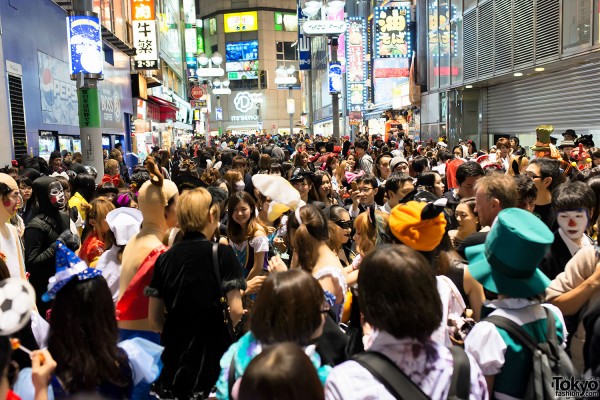 Japan Halloween Costumes – Pictures & Video From Tokyo!