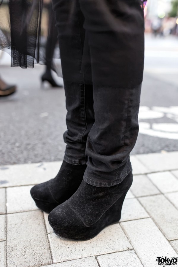 Black Suede Wedges and Skinny Jeans
