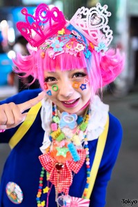 Harajuku Decora Girls w/ Tiaras, Hello Kitty, Care Bears & 6%DOKIDOKI ...