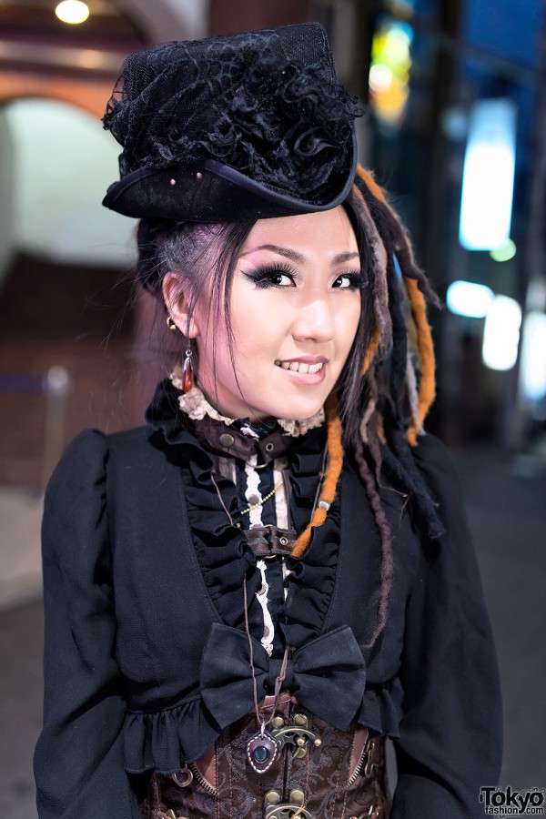 MaRy from the Japanese Steampunk band Strange Artifact