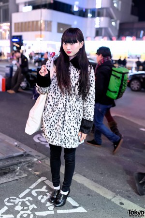 Asami in Harajuku w/ Black Hair & Bangs, Dalmatian Coat & Foxy x Nike ...