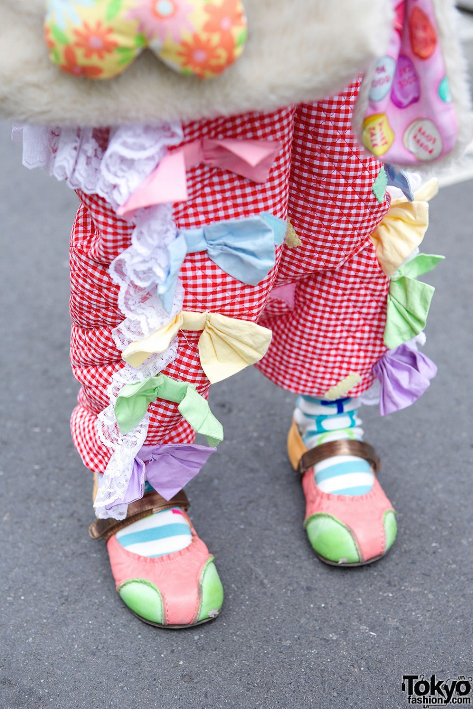 Cute Harajuku Girl with Colorful Coat, Bows & Animal Purse – Tokyo Fashion