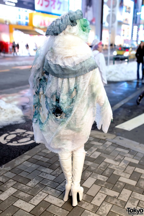 Japanese Shironuri Artist Minori in the Snow in Harajuku – Tokyo Fashion